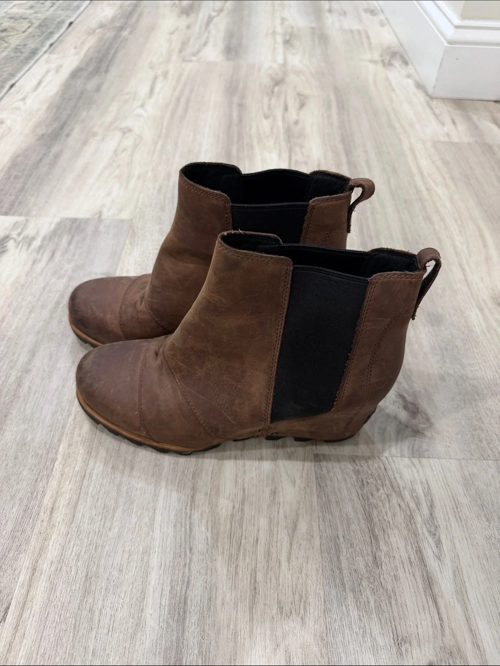 Sorel Women's Joan of Arctic wedge II  Brown Chelsea Ankle Boots size 10